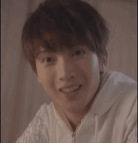 撩人维gif上线 #陈宥维青春有你表情包大赛#要拥有帅气撩人的表情包